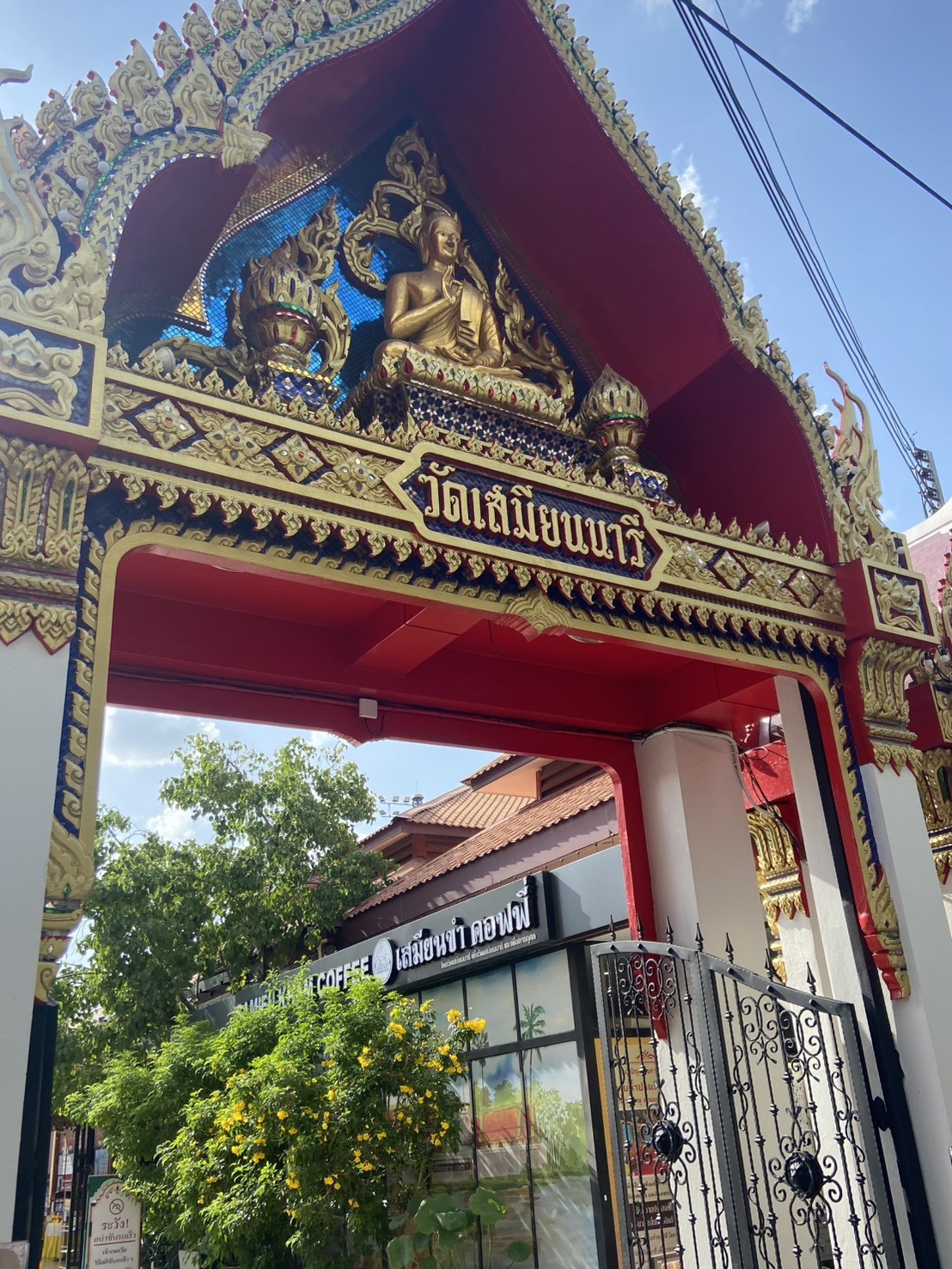 พวงหรีดส่งวัดในกรุงเทพ รวมวัดดัง ส่งไว ตรงเวลา ราคาชัดเจน 7 พวงหรีดจัดส่งจริงที่วัดเสมียนนารี จตุจักร กรุงเทพฯ
