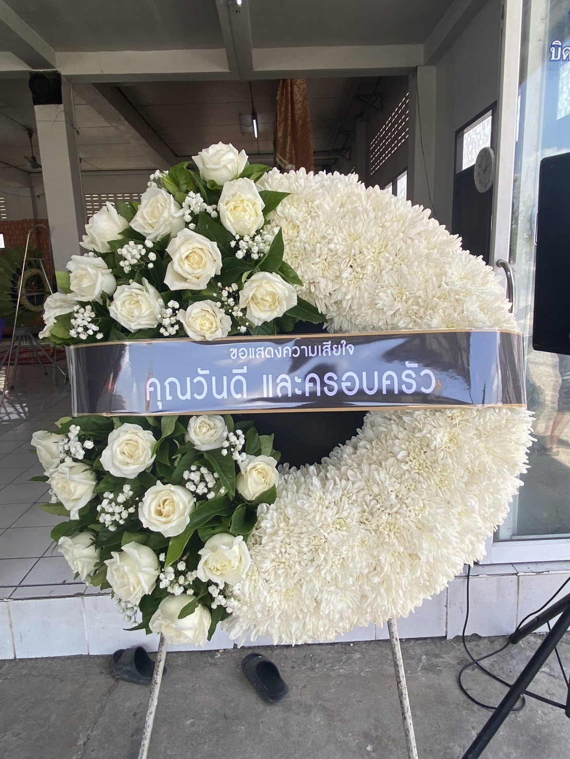พวงหรีดวัดแสงสรรค์ คลองสอง ธัญบุรี ปทุมธานี ส่งตรงศาลา ตรงเวลา ราคาชัดเจน 6 พวงหรีดดอกไม้สดจัดส่งจริงที่วัดแสงสรรค์