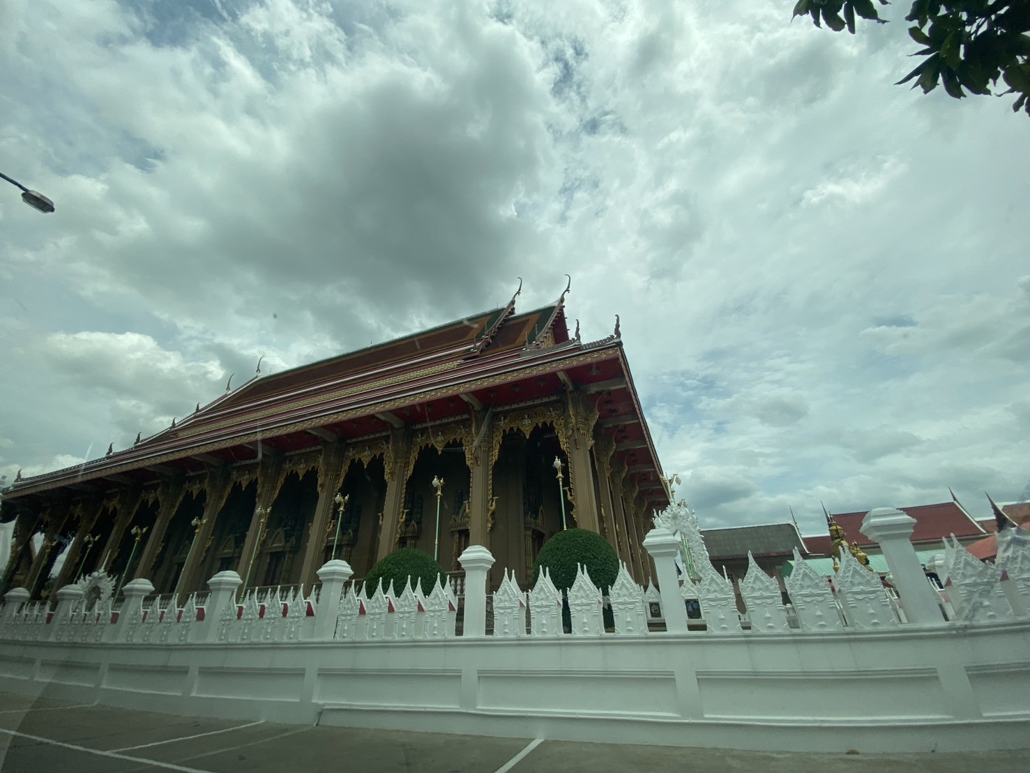 พวงหรีดส่งวัดในกรุงเทพ รวมวัดดัง ส่งไว ตรงเวลา ราคาชัดเจน 6 พวงหรีดจัดส่งจริงที่วัดนวลจันทร์ บึงกุ่ม กรุงเทพฯ