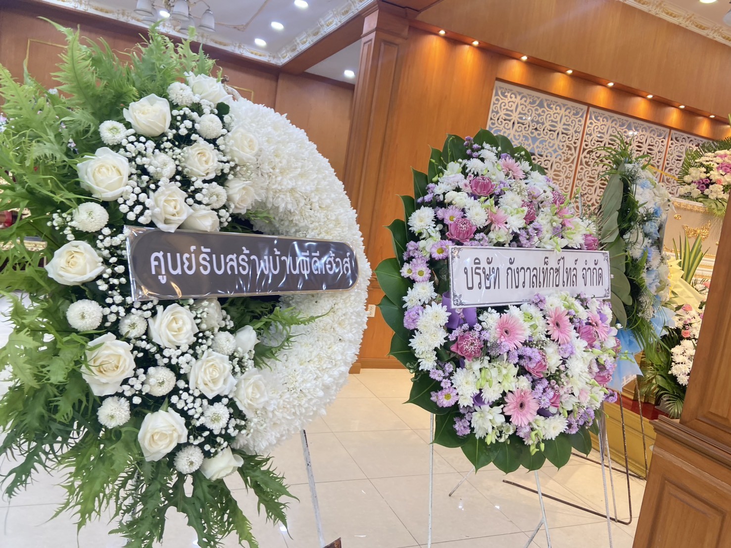 พวงหรีดวัดสายไหม ปทุมธานี 2569 ส่งฟรีถึงศาลา จัดส่งไว ราคาเริ่มต้น 1,200 บาท 7 พวงหรีดดอกไม้สดสีขาว จัดส่งวัดสายไหม โดย StyleWreath